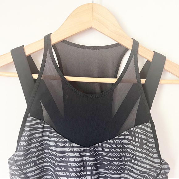 Lululemon Running In The City Tank Stripe Play Slate Black 8 - Picture 4 of 13